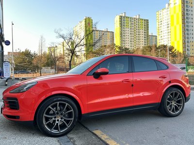 2020 Porsche CAYENNE photo 2