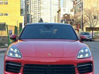 2020 Porsche CAYENNE photo 1