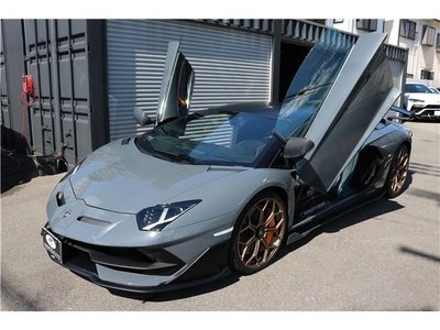 LAMBORGHINI AVENTADOR - 4