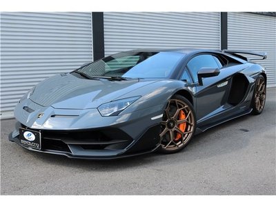 LAMBORGHINI AVENTADOR - 1