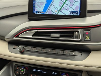 2015 BMW I8 — миниатюра 21