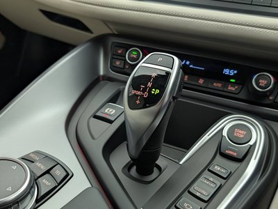 2015 BMW I8 — миниатюра 23
