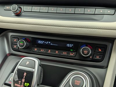 2015 BMW I8 — миниатюра 22