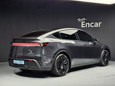 TESLA MODEL Y - 4
