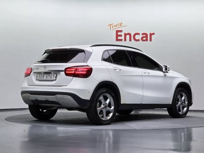 MERCEDES-BENZ GLA - 3