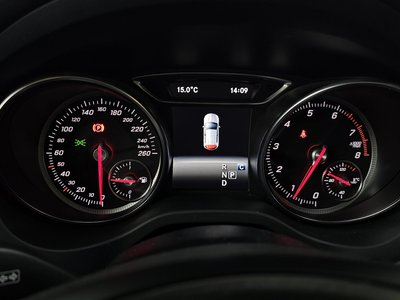 MERCEDES-BENZ GLA - 8