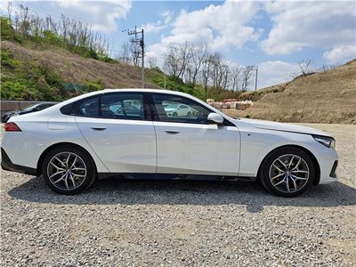 صورة 8 لـ 2024 BMW 5 SERIES