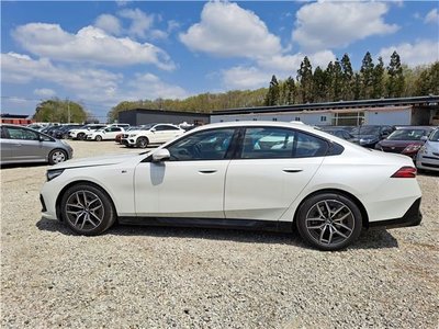 صورة 9 لـ 2024 BMW 5 SERIES