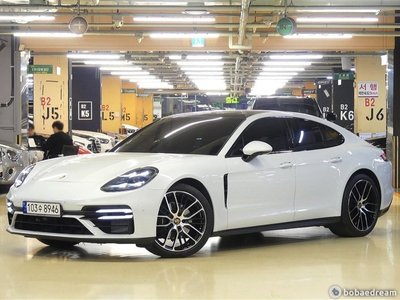 PORSCHE PANAMERA - 3