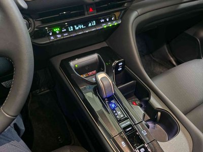 2025 Toyota CROWN CROSSOVER photo 9