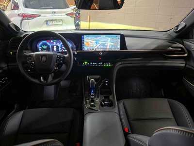 2025 Toyota CROWN CROSSOVER photo 4