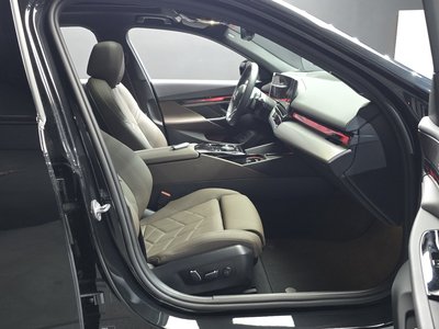 2025 BMW 5 SERIES 缩略图 16