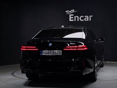 2025 BMW 5 SERIES 照片 4