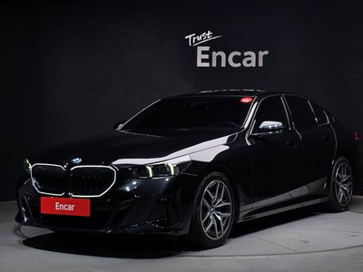 2025 BMW 5 SERIES 照片 1