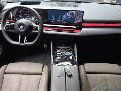 2025 BMW 5 SERIES 照片 5