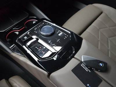 2025 BMW 5 SERIES 缩略图 12