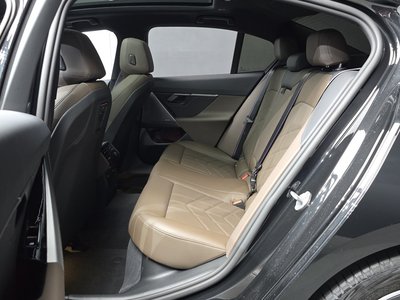 2025 BMW 5 SERIES 缩略图 18