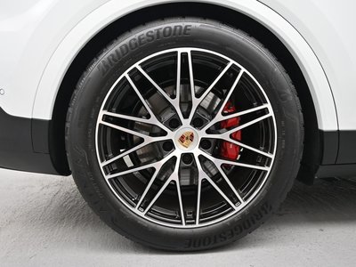 صورة 6 لـ 2025 Porsche CAYENNE