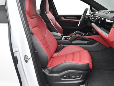 صورة 10 لـ 2025 Porsche CAYENNE