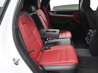 2025 Porsche CAYENNE thumbnail 12