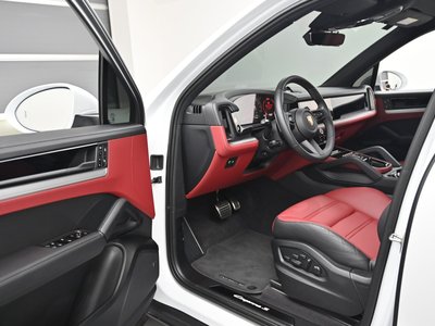 2025 Porsche CAYENNE thumbnail 11