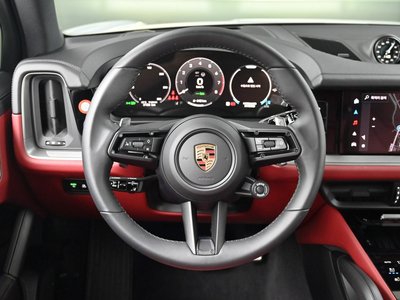 2025 Porsche CAYENNE thumbnail 13