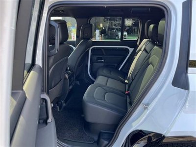 LAND ROVER DEFENDER - 4