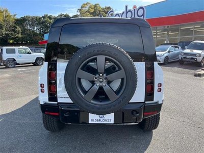 LAND ROVER DEFENDER - 10