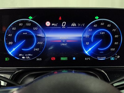 MERCEDES-BENZ EQE - 8