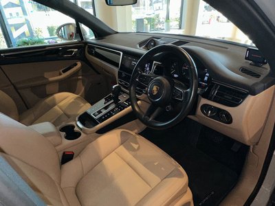 PORSCHE MACAN - 8