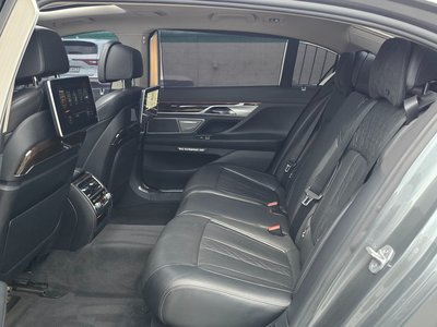 BMW 7 SERIES - 8