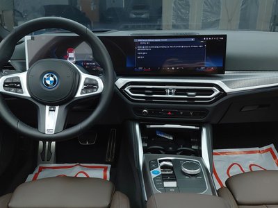 BMW I4 - 9