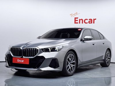 2025 BMW 5 SERIES 照片 1
