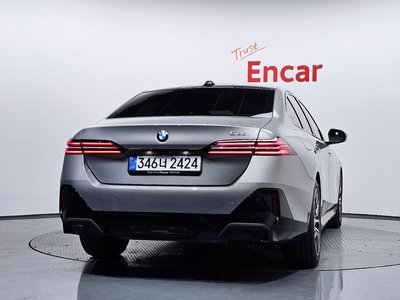 2025 BMW 5 SERIES 照片 3