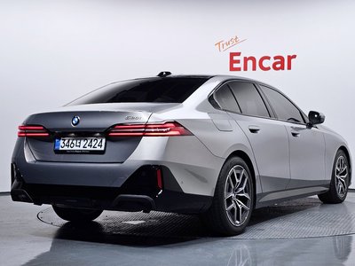2025 BMW 5 SERIES 照片 4