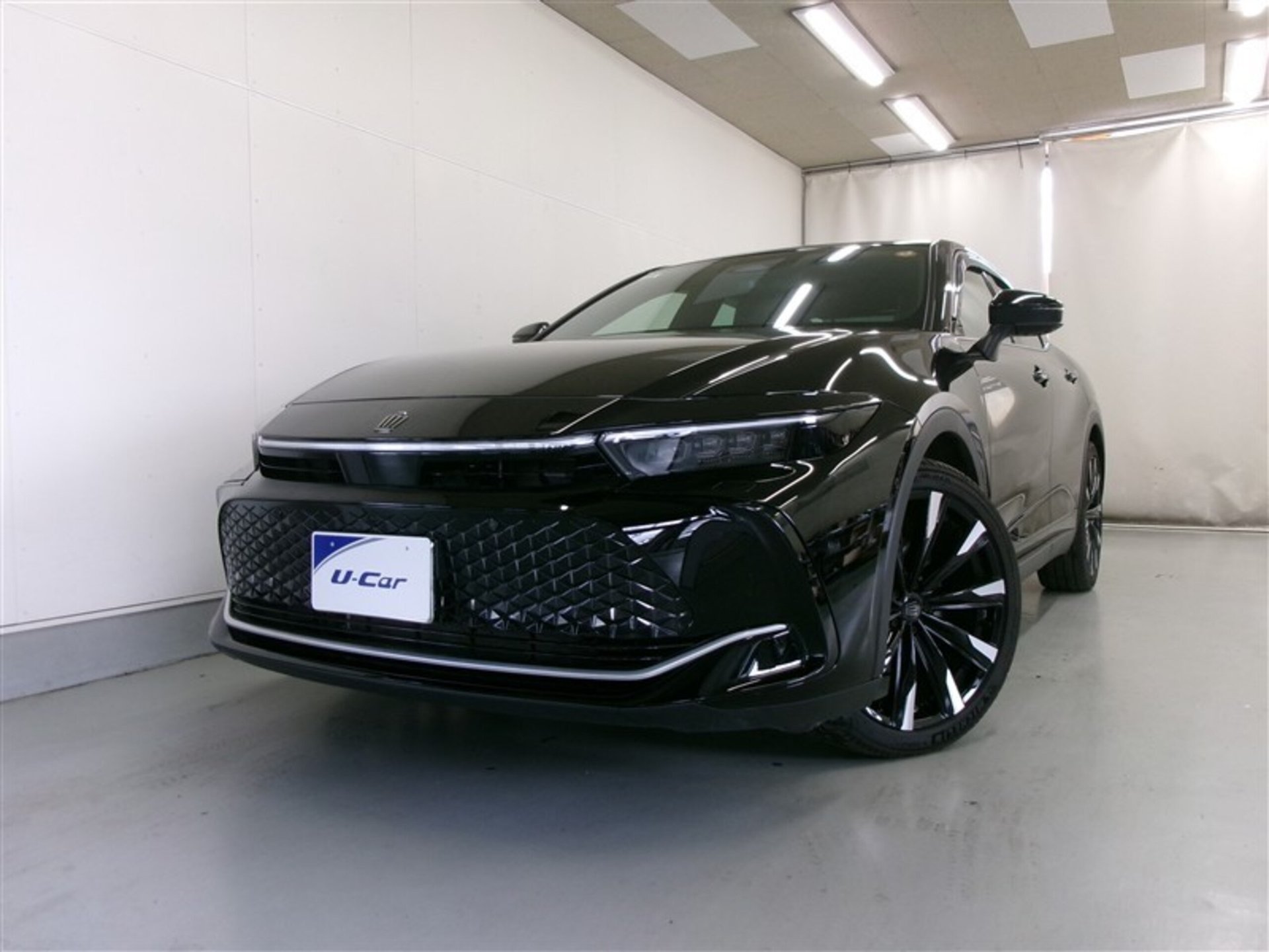 TOYOTA CROWN CROSSOVER - View 1