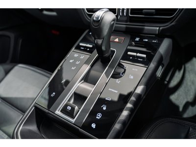 صورة 7 لـ 2024 Porsche MACAN