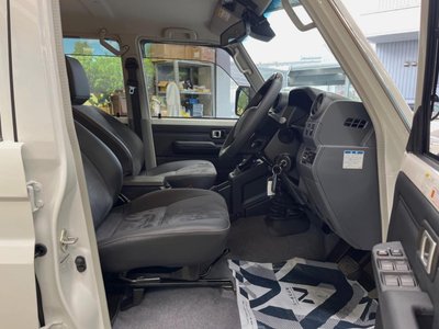 TOYOTA LAND CRUISER 70 - 8