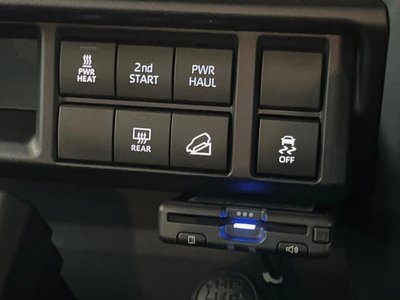 TOYOTA LAND CRUISER 70 - 6