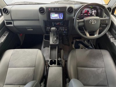 TOYOTA LAND CRUISER 70 - 2