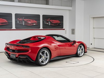 صورة 5 لـ 2025 Ferrari 296 GTS