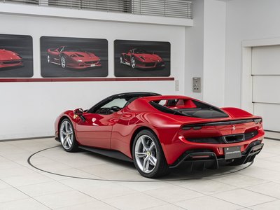 صورة 7 لـ 2025 Ferrari 296 GTS