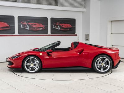 صورة 8 لـ 2025 Ferrari 296 GTS
