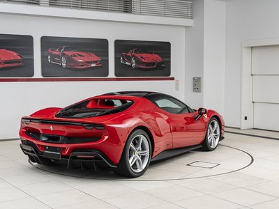 صورة 10 لـ 2025 Ferrari 296 GTS