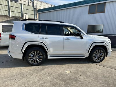 TOYOTA LAND CRUISER 300 - 5