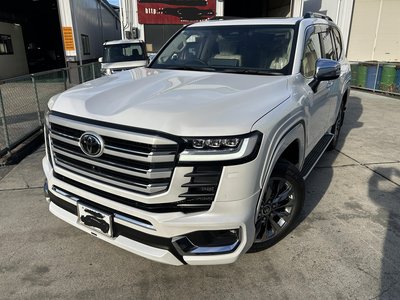 TOYOTA LAND CRUISER 300