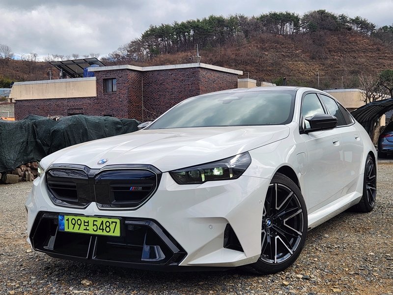 BMW M5 - View 1