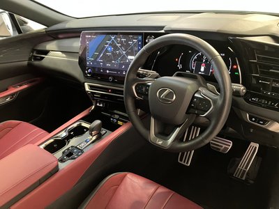 صورة 4 لـ 2024 Lexus RX