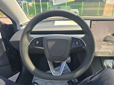 TESLA MODEL 3 - 10