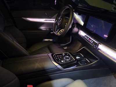 2025 BMW 7 SERIES photo 7